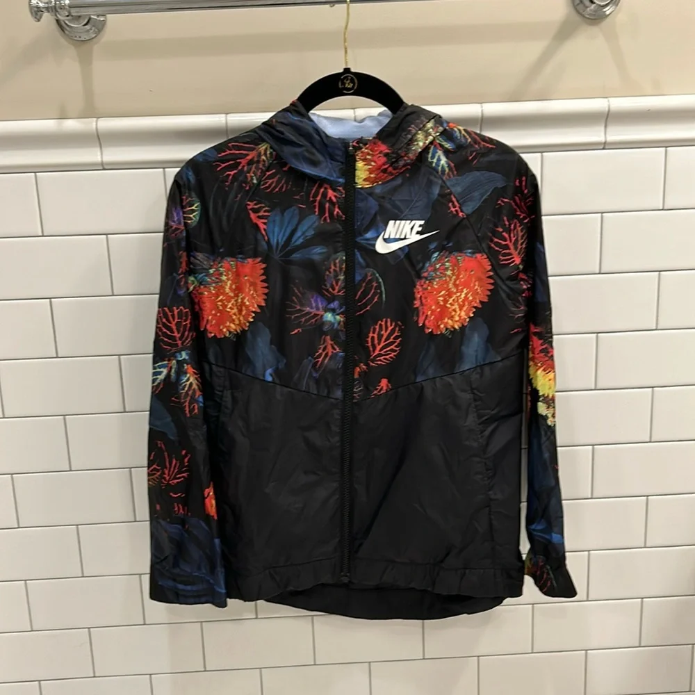 Nike Kids Lightweight Hooded Rain Jacket – Black Floral Print – Size Large